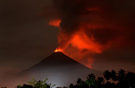 A Weekend of Mass Evacuation Orders in Indonesia as Several Volcanoes&nbsp;Erupt